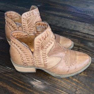 Like new!! Super cute western booties
